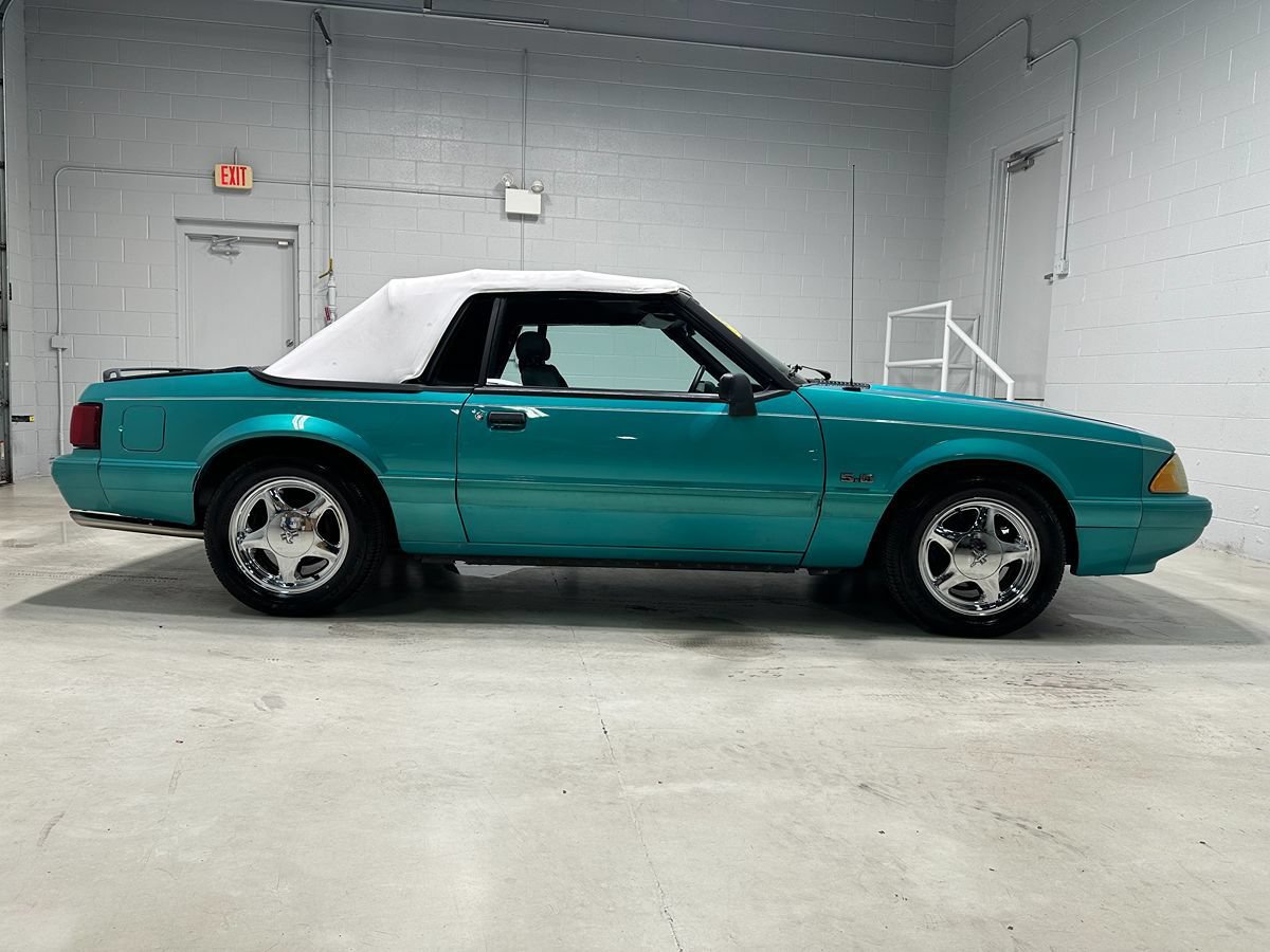Used 1993 Ford Mustang LX RWD image 2