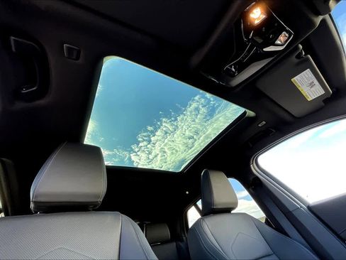 Used 2025 BMW X2 xDrive28i w/ Premium Package image 25