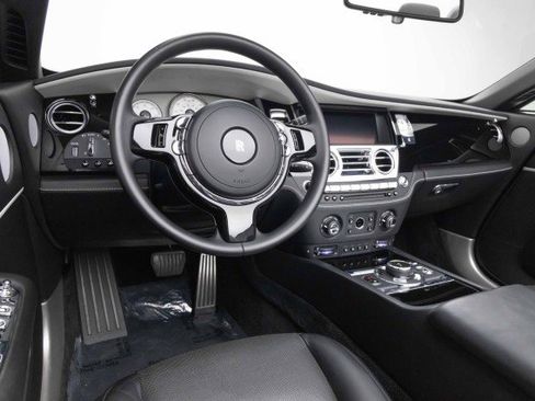 Used 2019 Rolls-Royce Dawn RWD image 6