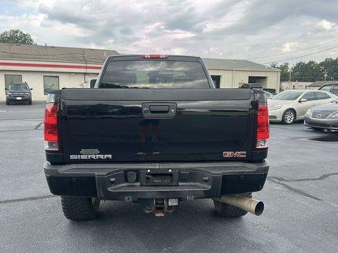 Used 2011 GMC Sierra 2500 Denali w/ Suspension Package, Off-Road AWD/4WD image 6