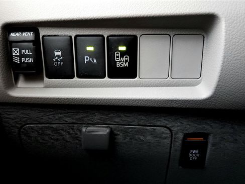 Used 2016 Toyota Sienna XLE Premium w/ Protection Package image 35