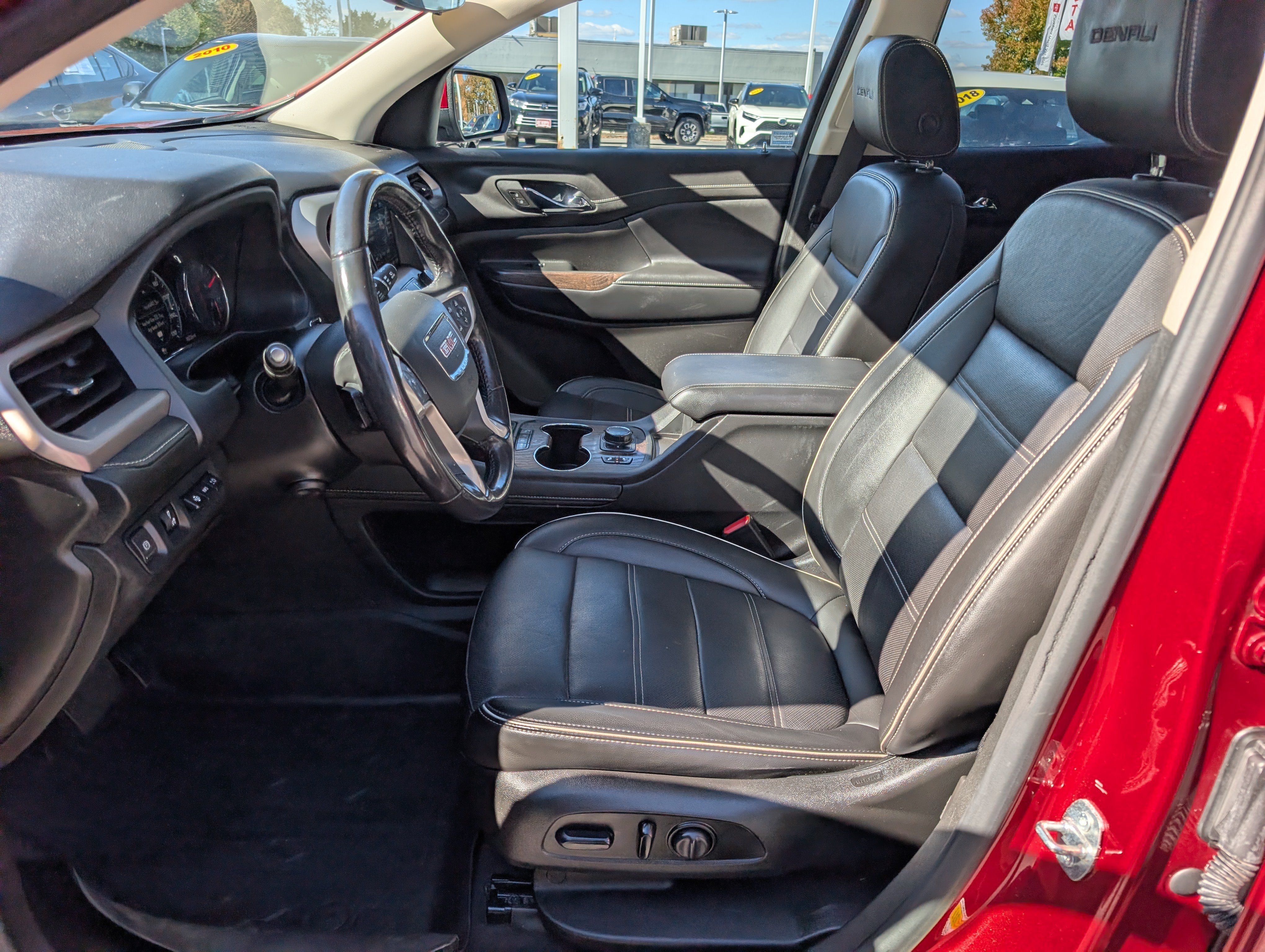 Used 2021 GMC Acadia Denali w/ Denali Ultimate Package AWD/4WD image 19