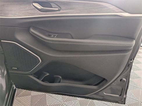 Used 2023 Jeep Grand Cherokee 4WD 4xe image 36