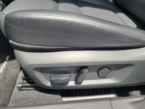 Used 2023 Nissan Rogue SV w/ SV Premium B Package FWD image 18
