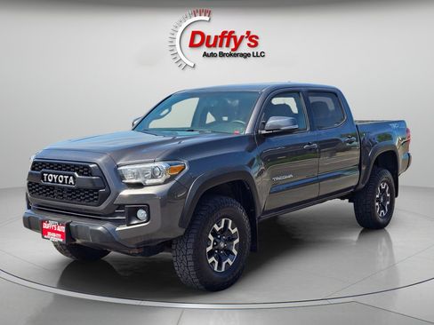 Used 2016 Toyota Tacoma TRD Off-Road AWD/4WD image 13