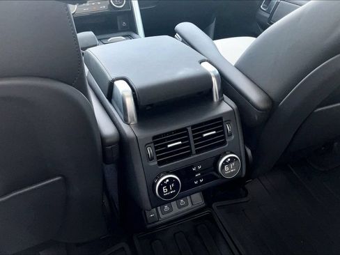 Certified 2025 Land Rover Discovery Dynamic SE AWD/4WD image 24