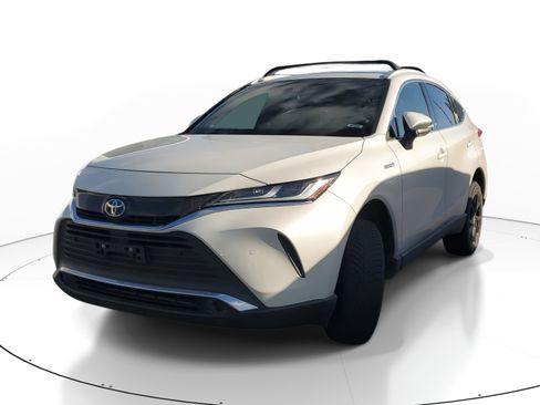 Certified 2021 Toyota Venza XLE w/ Softex Package image 3