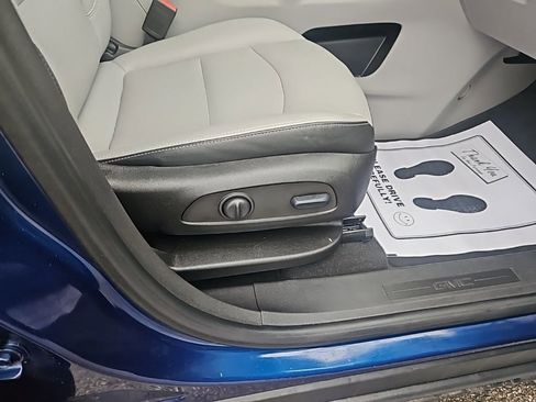 Used 2022 GMC Terrain SLT image 22