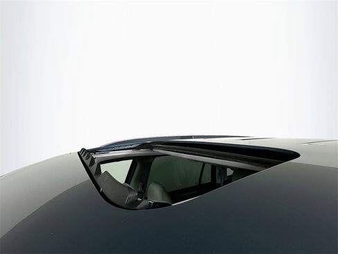 Used 2018 Honda Pilot Touring image 11