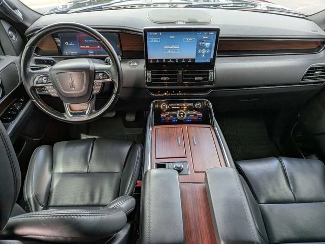 Used 2022 Lincoln Navigator 4WD image 16
