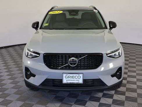 Used 2024 Volvo XC40 B5 Plus AWD/4WD image 3
