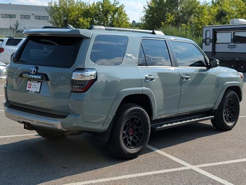Certified 2022 Toyota 4Runner TRD Off-Road Premium w/ TRD Black Wheel Package (TMS) AWD/4WD image 9