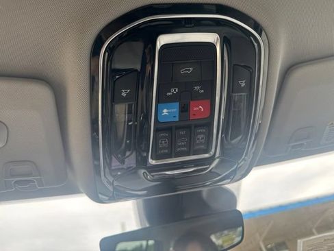 Used 2022 Jeep Grand Cherokee Overland RWD image 26