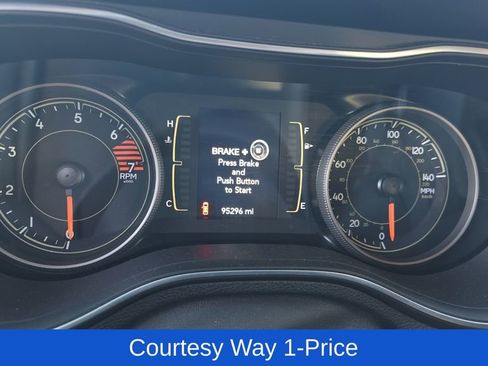 Used 2021 Jeep Cherokee Latitude Plus AWD/4WD image 13