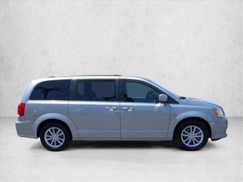 Used 2019 Dodge Grand Caravan SXT FWD image 4