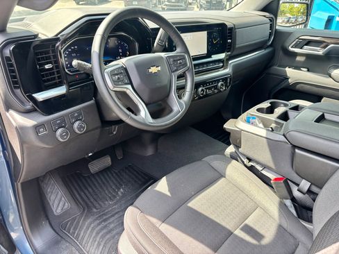 Used 2024 Chevrolet Silverado 1500 LT AWD/4WD image 10