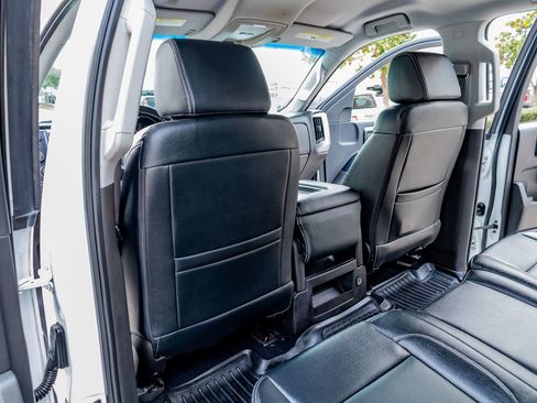 Used 2017 Chevrolet Silverado 1500 LT image 32