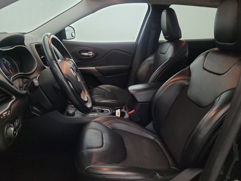 Used 2019 Jeep Cherokee Latitude Plus w/ Cold Weather Group image 17