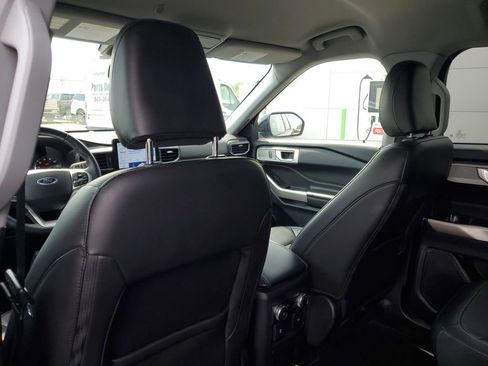 Used 2023 Ford Explorer XLT w/ Equipment Group 202A AWD/4WD image 31