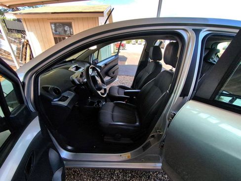 Used 2014 Chevrolet Spark LT image 9