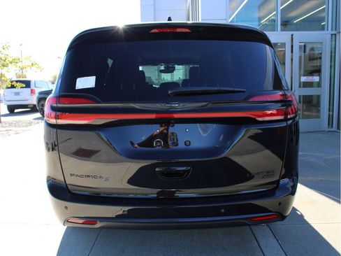 New 2026 Chrysler Pacifica Limited w/ S Appearance Package image 8