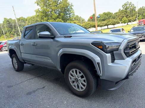 Used 2024 Toyota Tacoma SR5 RWD image 2