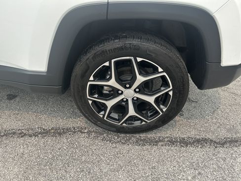 Certified 2024 Jeep Compass Limited AWD/4WD image 9