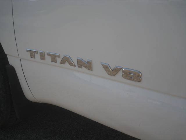 Used 2018 Nissan Titan SV AWD/4WD image 11