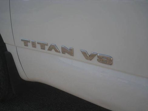 Used 2018 Nissan Titan SV AWD/4WD image 11