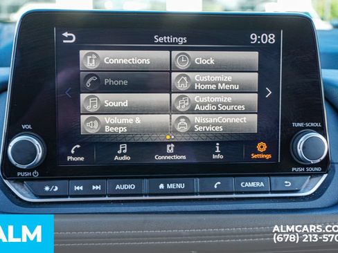 Used 2024 Nissan Rogue SV FWD image 34