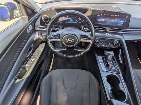 Used 2025 Hyundai Elantra SEL w/ Cargo Package image 16