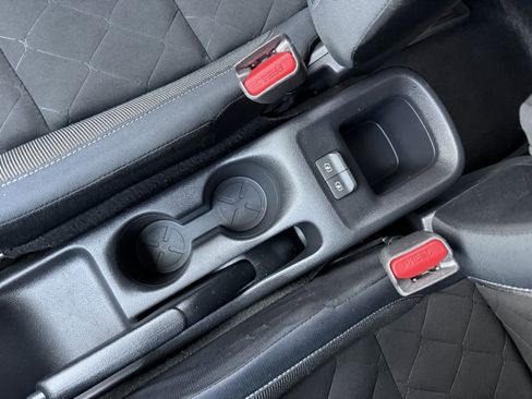 Used 2018 Nissan Kicks S image 25