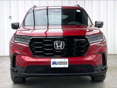 Certified 2025 Honda Pilot Black Edition image 3