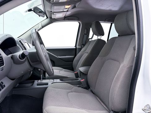 Used 2019 Nissan Frontier SV image 12