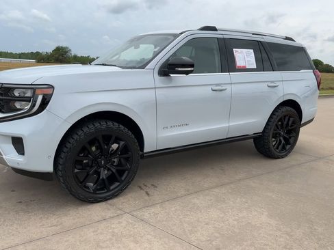 Used 2025 Ford Expedition Platinum AWD/4WD image 5