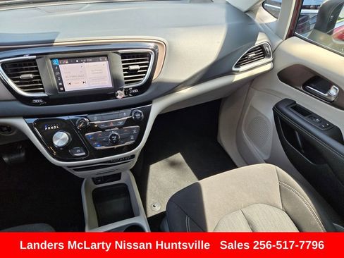 Used 2023 Chrysler Voyager LX FWD image 17