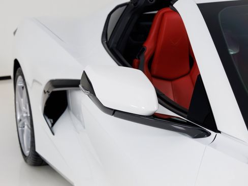 Used 2021 Chevrolet Corvette 2LT w/ Engine Appearance Package image 48