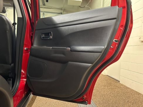 Used 2024 Mitsubishi Outlander Sport SE image 15