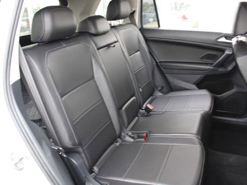 Certified 2020 Volkswagen Tiguan SE image 23