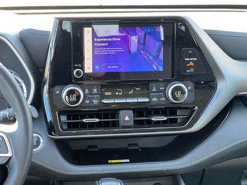 Used 2023 Toyota Highlander XLE image 18