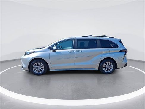 Certified 2025 Toyota Sienna XLE FWD image 6