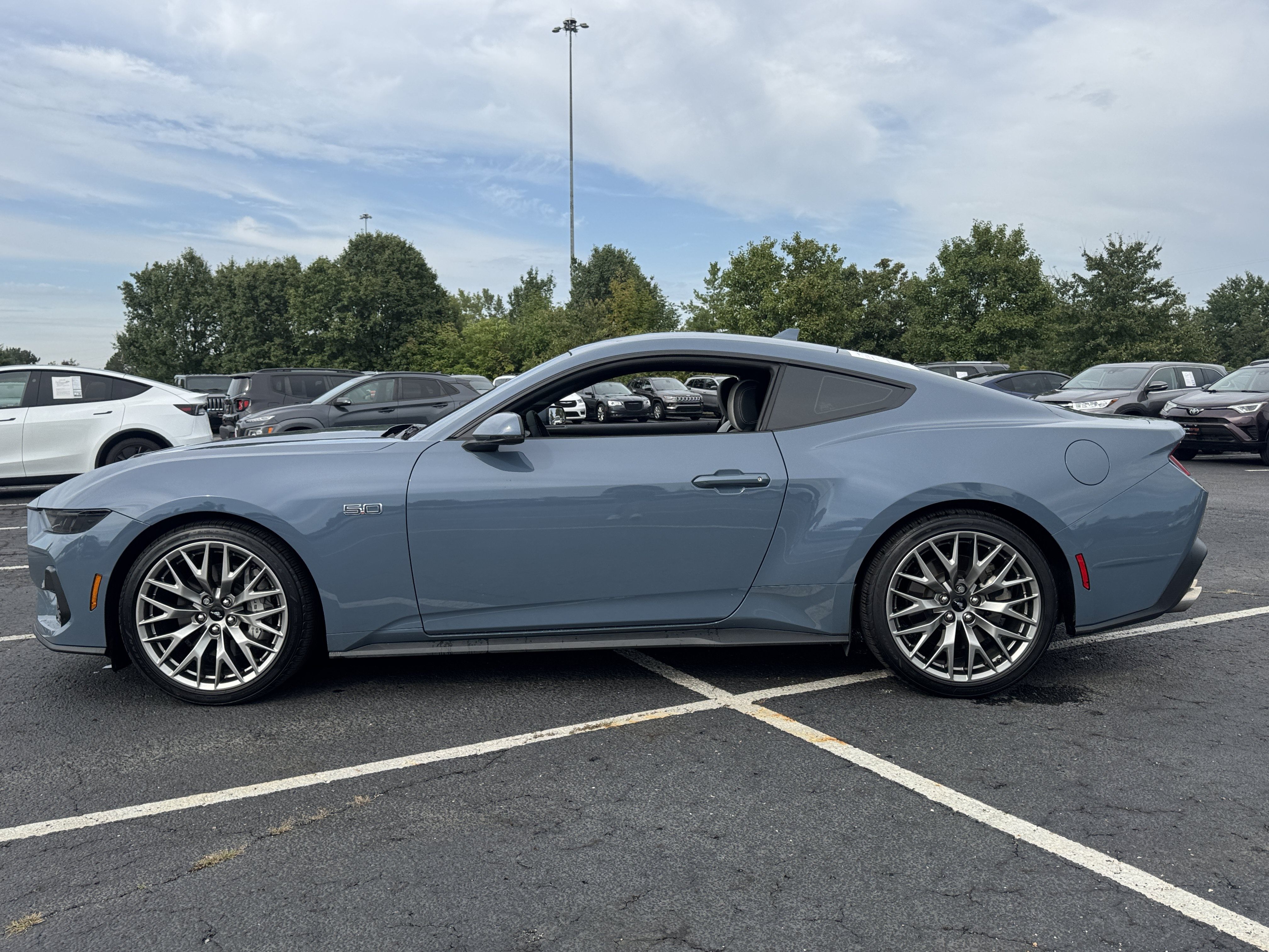 Used 2025 Ford Mustang GT Premium RWD image 8