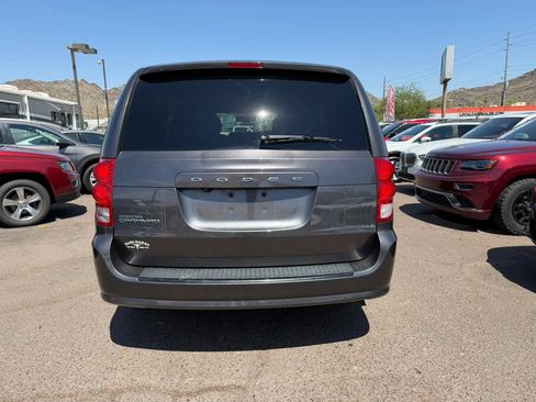 Used 2017 Dodge Grand Caravan SE FWD image 5