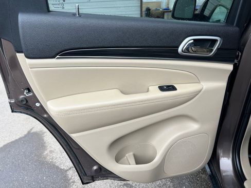 Used 2020 Jeep Grand Cherokee Limited image 31