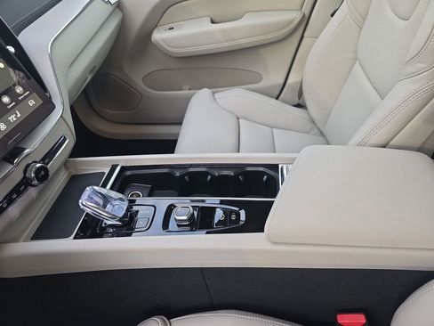 New 2026 Volvo XC60 B5 Ultra w/ Protection Package Premier image 34