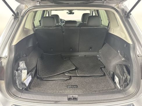 Used 2023 Volkswagen Tiguan SE AWD/4WD image 33