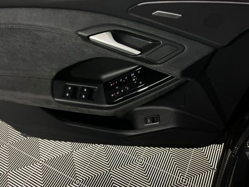 Used 2025 Audi SQ6 e-tron Prestige w/ Black Edition One image 26