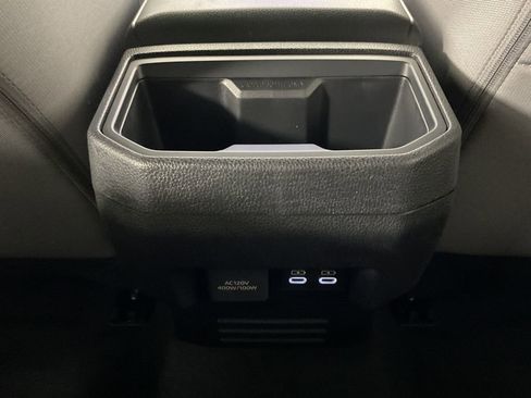 Used 2025 Toyota Tacoma 4x4 Double Cab image 11