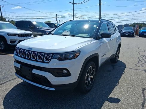 Used 2024 Jeep Compass Limited w/ Sun and Sound Group AWD/4WD image 3
