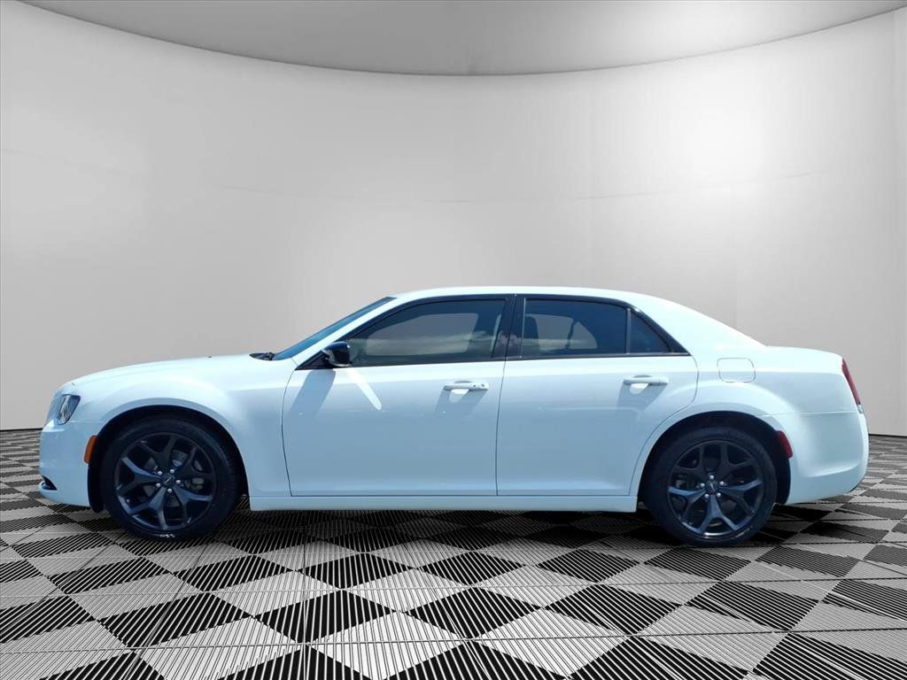 Used 2023 Chrysler 300 Touring w/ Sport Appearance Package RWD image 24